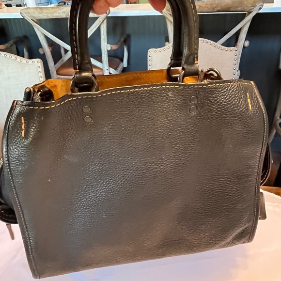 Coach Rouge - Picture 4 of 5